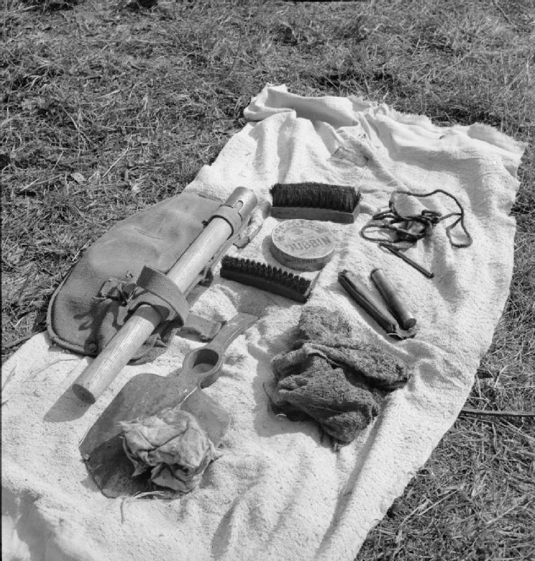 WWII British entrenching tool carrier contents (IWM B9008)